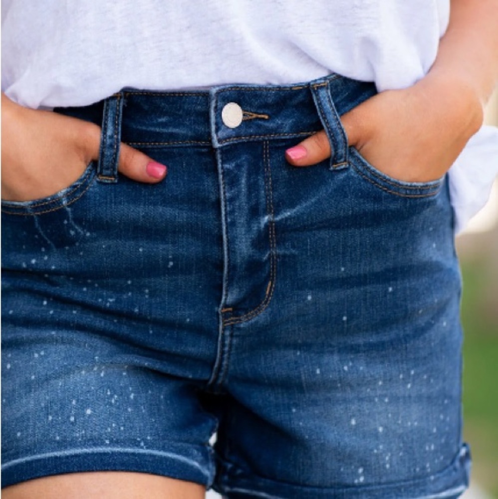 Judy Blue splattered denim shorts - Picture 4 of 8